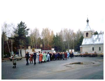 Крестный  ход  от  церкви  Ильи  Муромца. 2000 г.