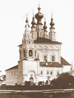 Троицкий собор Ризо-Положенского монастыря ( XVII век) снесен в 30-е годы.